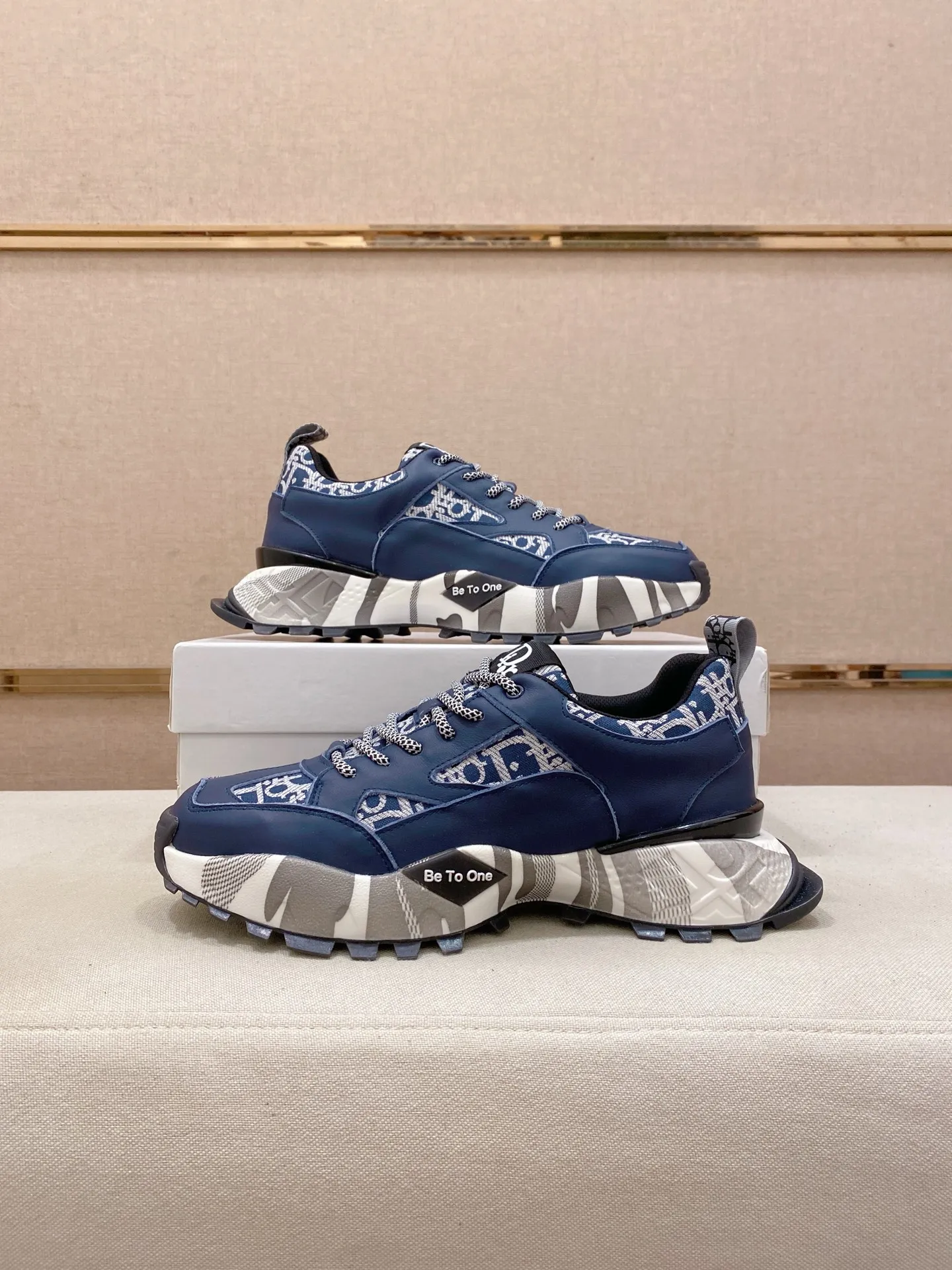 Men's shoes💰 462💰🇮🇹🇮🇹Dior d The new model is on sale at the same time at the counter. The upper 🇮🇹 is imported Italian first-layer cowhide, and the lining is fully imported sheepskin 💪💪. It is a complete 1⃣️ to 1⃣️ replica 🇮🇹💪💪, ⚠ Sole: The original sole is specially provided by the original factory. The exclusive movable molded sole is super comfortable. ⚠Original factory single goods, 🔍🔍high quality, you can enter and leave the counter at will, welcome to compare⚠. Code number:38-44